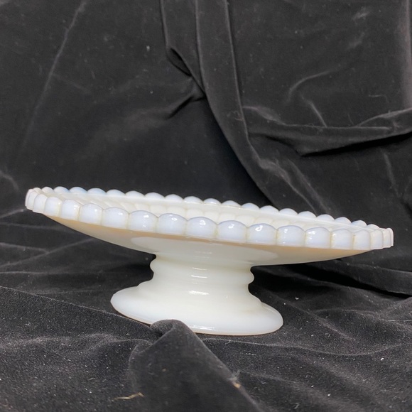 Avon Bath Euc Vntg Avon Milk Glass Owl Pedestal Soap Dish Poshmark